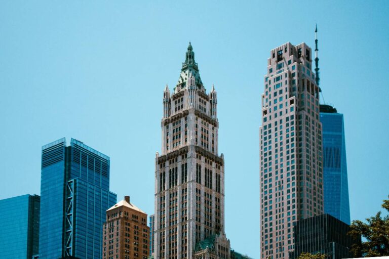 Best Guide on How to Sell a Commercial Building Fast